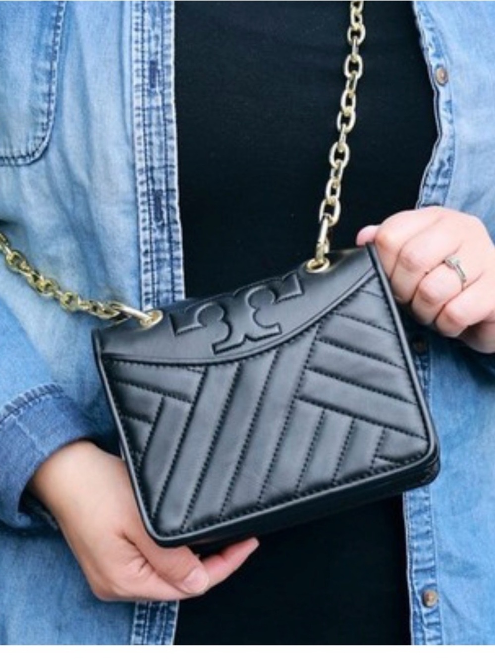 Tory burch “Alexa mini” Quilted Crossbody Bag with Gold Chain - (as is)